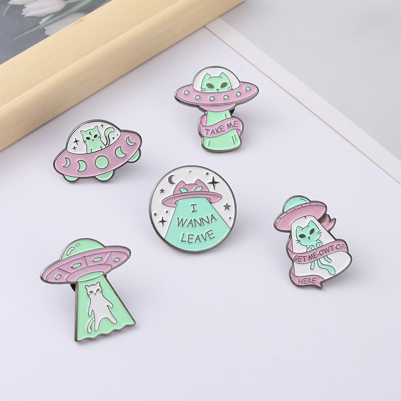 'Escape Here' Alien Cat Enamel - Science Buddies review and price